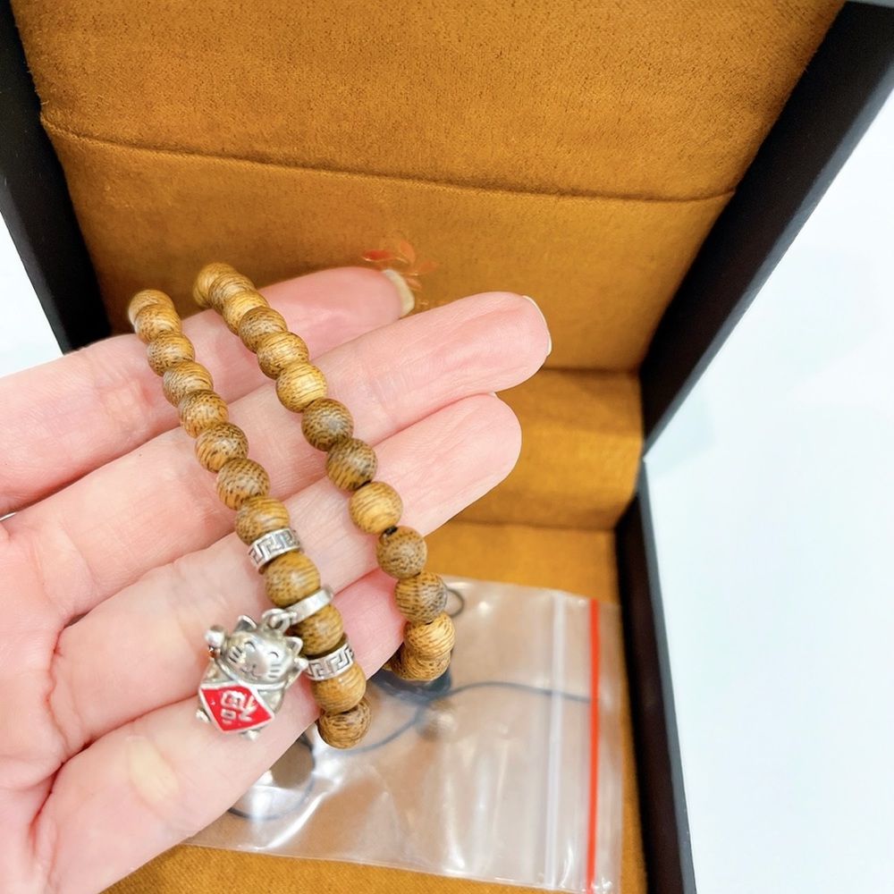 Real Agarwood Bracelet with Silver lucky Cat